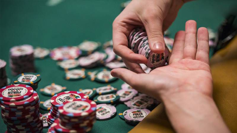 Giải đáp chi tiết: "Rake là gì trong poker?" 6 Người thắng cược poker bị ảnh hưởng từ Rake như thế nào?